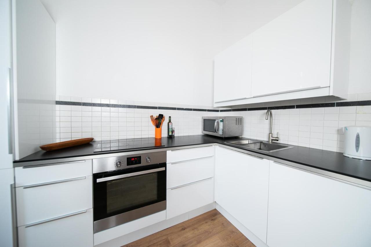 White 60 Qm - Zentral - Balkon - Messe Appartement *