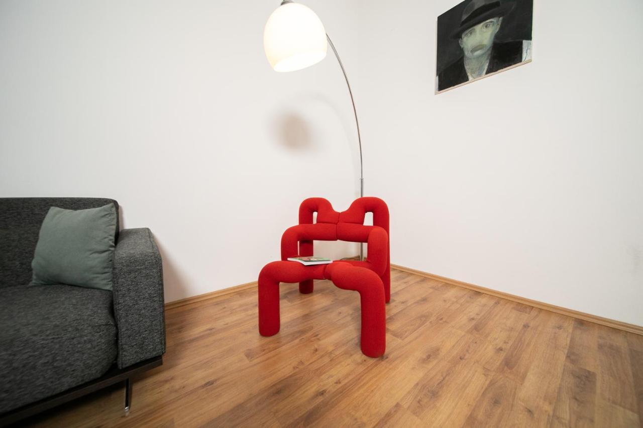 White 60 Qm - Zentral - Balkon - Messe Düsseldorf