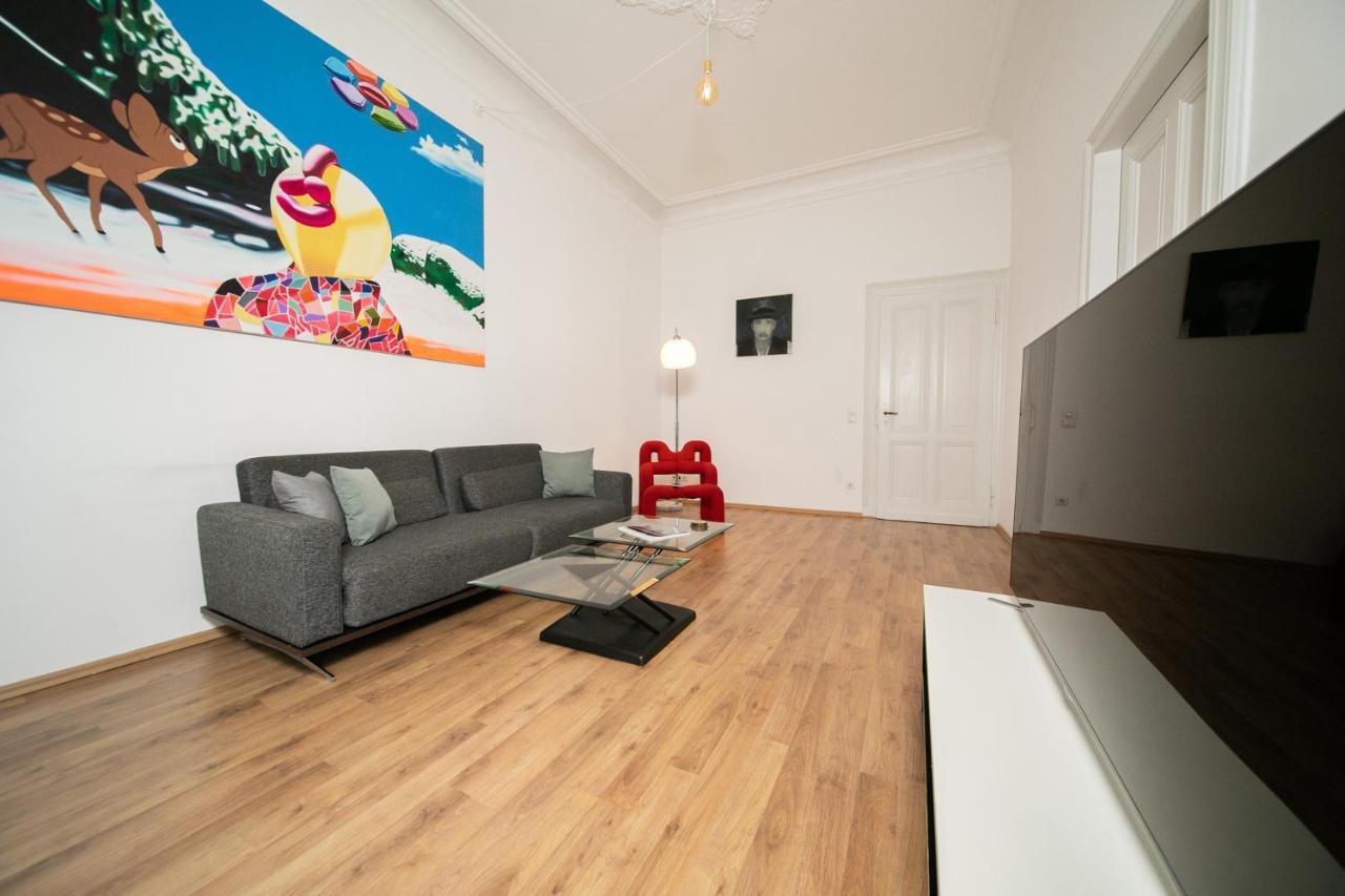 White 60 Qm - Zentral - Balkon - Messe Appartement *